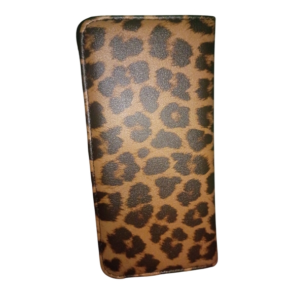 Leopard Print Women's Wallet
NWOT - Picture 2 of 4